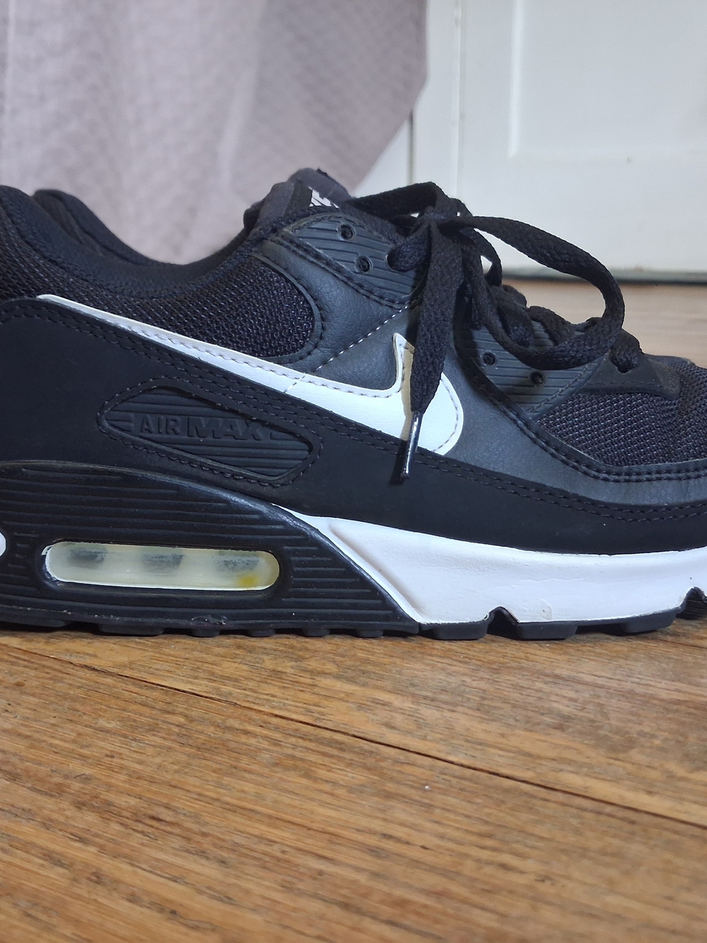 Nike Air Max 90 Black/White Sneakers Women's 9.5 Casual Classic